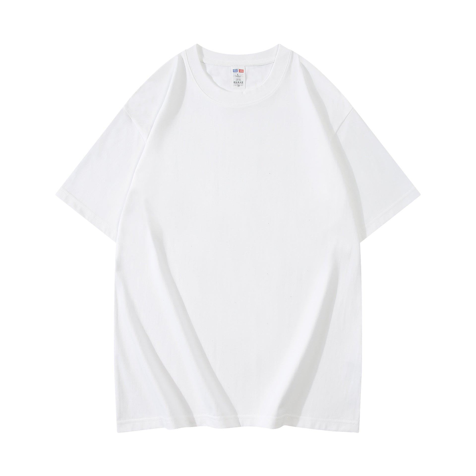 白色圓領短袖 T 恤平放展示，可作為客製年會團體服的款式示意